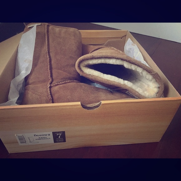 Bearpaw Emma Boots. Hickory Brown