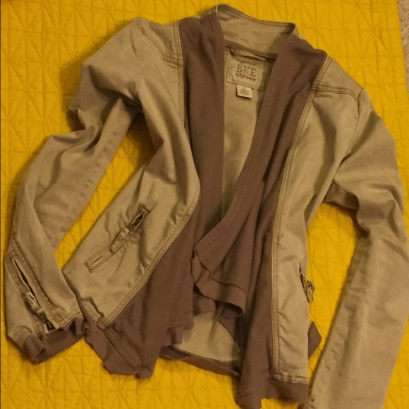 SOLD - Picture 3 of 4