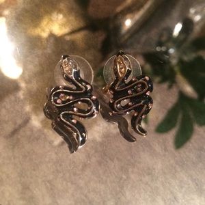 Betsey Johnson used snake earrings