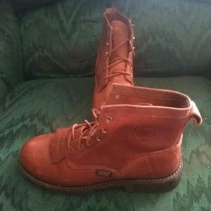Ariat lace up boots great condition.
