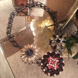 Stunning flower necklace