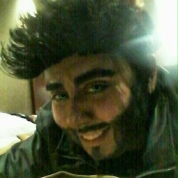 Meet your Posher, Lizzy Hale - Picture 2 of 6