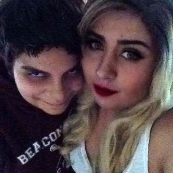 Meet your Posher, Lizzy Hale - Picture 3 of 6