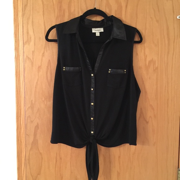 Sleeveless top with tie detail at waist