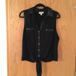 Sleeveless top with tie detail at waist