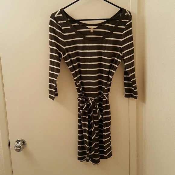 BANANA REPUBLIC" GREEN & WHITE STRIPED 3/4 SLEEVE