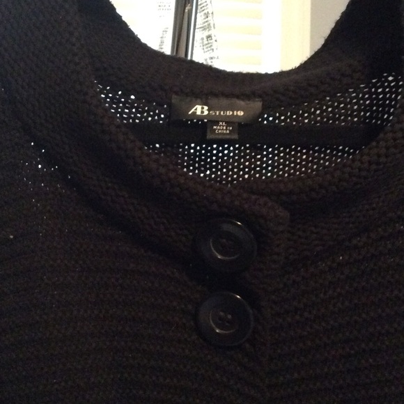 Black woven jacket. - Picture 2 of 3