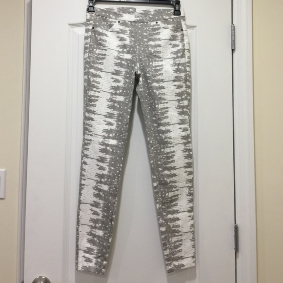 Vera wang simplyvera JEGGINGS brand new!