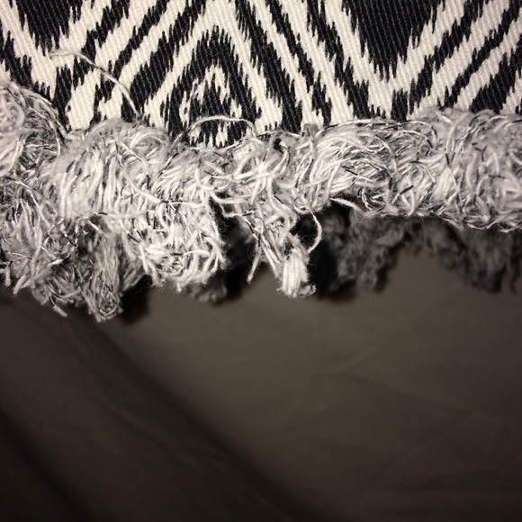 Aztec patterned shorts - Picture 3 of 4