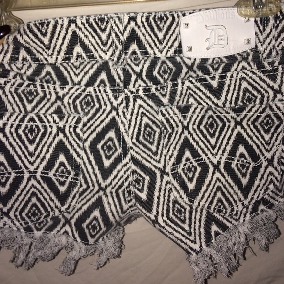 Aztec patterned shorts - Picture 4 of 4