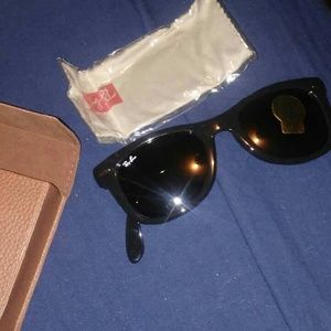 Foldable rayban sunglasses