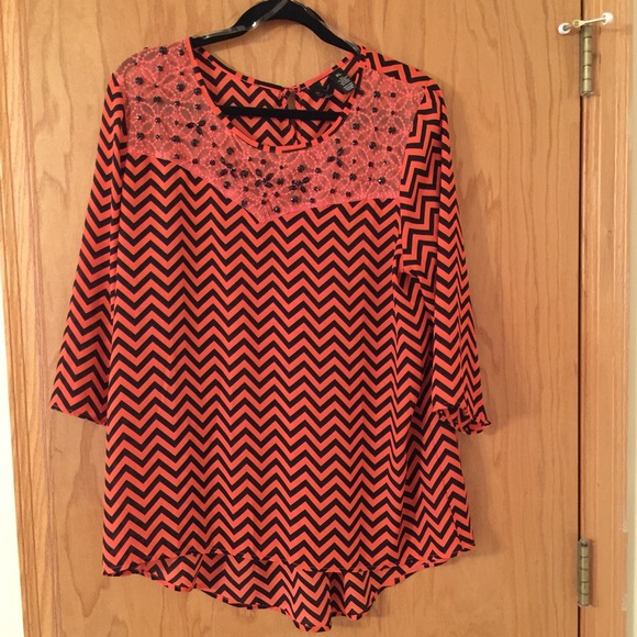 Buckle Chevron Print Top