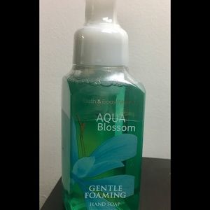 Bath and Body Works Aqua Blossom hand soap