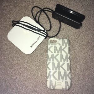 iPhone 5 charging case