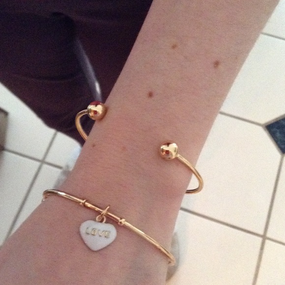 💛🤍 Pre-Loved Gold & White LOVE Bracelet - Picture 3 of 4