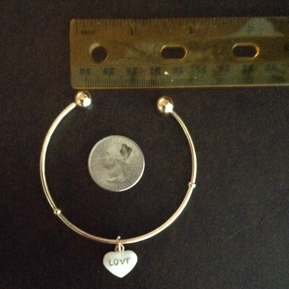 💛🤍 Pre-Loved Gold & White LOVE Bracelet - Picture 4 of 4