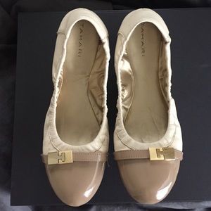 Tahari Glenda Flats