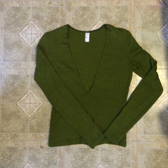 Deep V neck long sleeve top