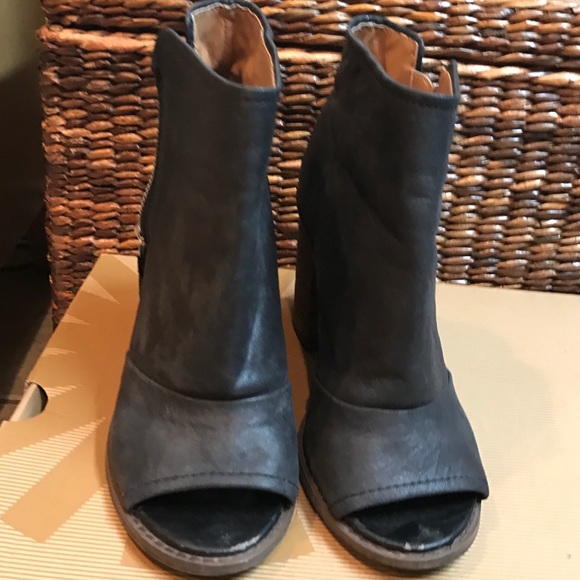 Black booties Kelsi Dagger