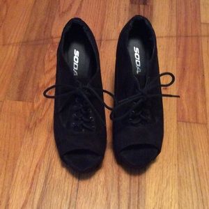 SODA black wedges
