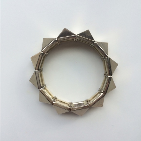 💥SALE💥 Urban Outfitters | Pyramid bracelet | OS - Picture 2 of 4