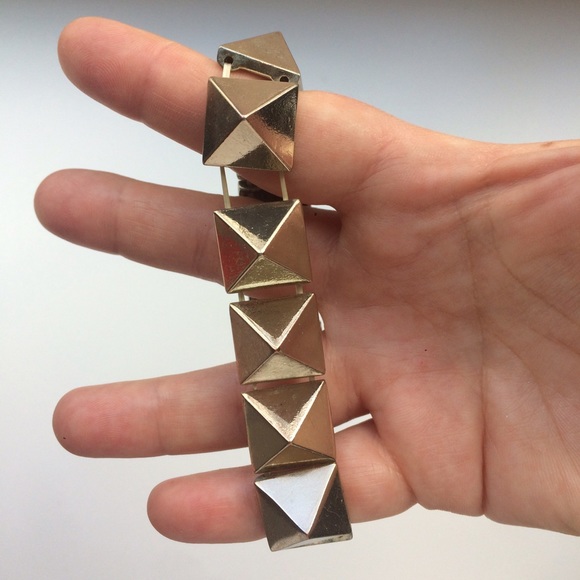 💥SALE💥 Urban Outfitters | Pyramid bracelet | OS - Picture 3 of 4