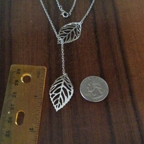 NWOT 20" Silver Leaves Necklace - Picture 3 of 4