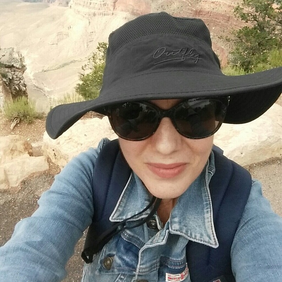 Meet your Posh Ambassador, Monica - Picture 3 of 4