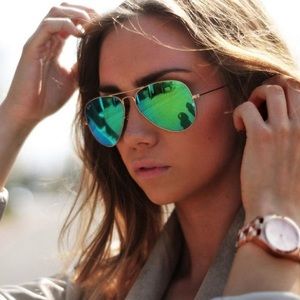 Green polarized aviator style Ray Bans