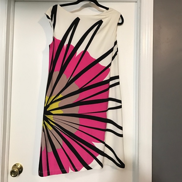 Large flower print dress - Picture 2 of 2