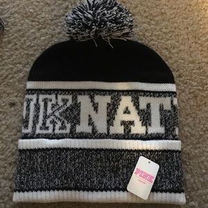 VS PINK Beanie NWT grey and white 🐼