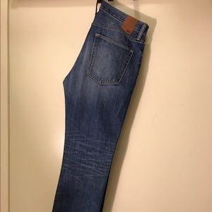 Jean in a good condition. Gap slim fit 32W