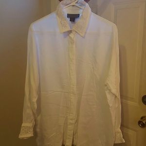20W Liz Baker cream button up blouse