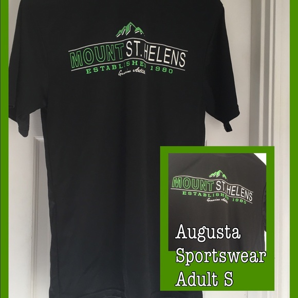 A Gusta sportswear moisture management adult small