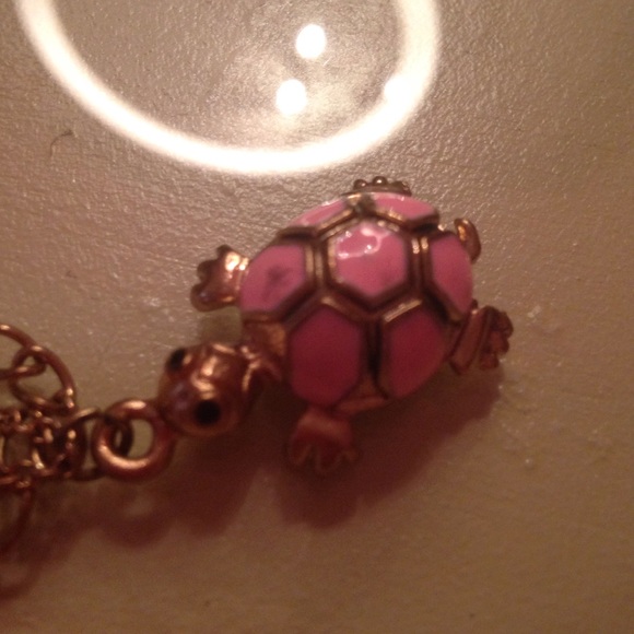 Beautiful gold and pink necklace - Picture 2 of 2