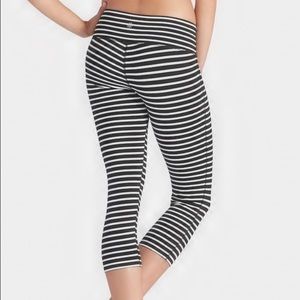 Athleta b/w striped chaturanga crops XS