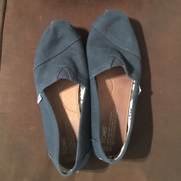 Navy Toms