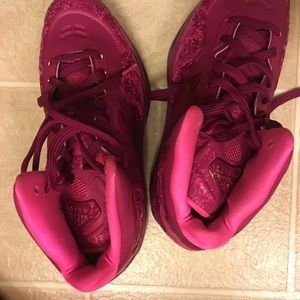 Mens Nike size 8 sneakers. 100% authentic