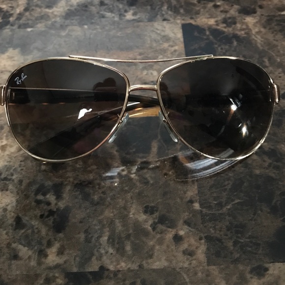 Ray ban sun glasses style RB3386.