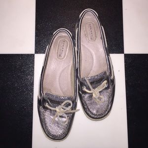 Sperrys silver like NEW