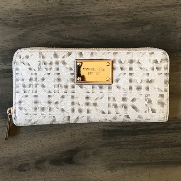 Michael Kors Monogram Logo Wallet Continental