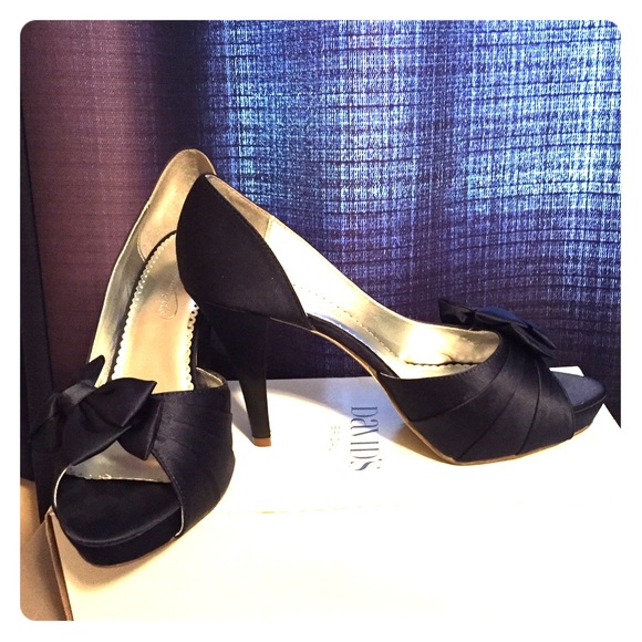 David's Bridal Marine Peep Toe With Bow