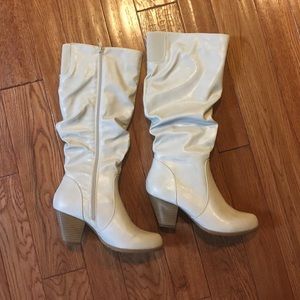 Slouch style heeled boot w/ full zip &a gore panel
