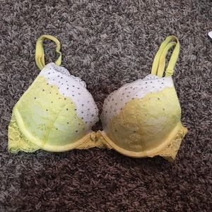 32 B Victoria's Secret push up bra
