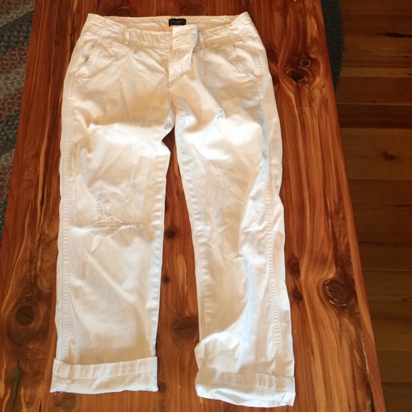 American eagle distressed white capris