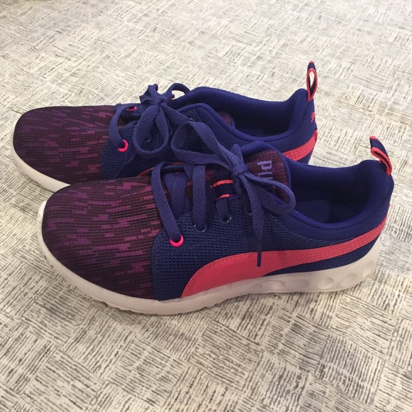 Woman's Puma Size 6 Sneaker