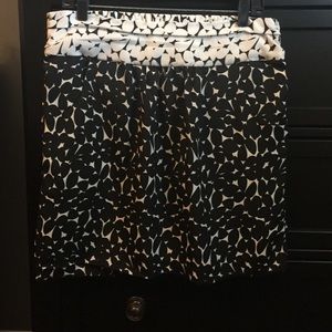 EUC New York & Co. Size Medium Skirt with pockets