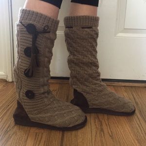 Brown Sweater Muk Luks