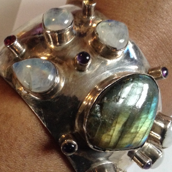 Artisan Crafted | 1 1/2" Labradorite Cuff - Picture 3 of 4