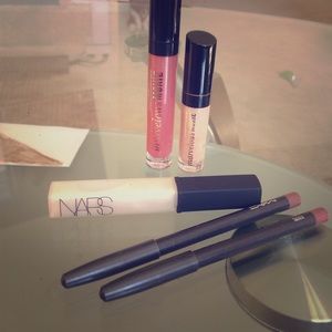 Lip liner and lip gloss